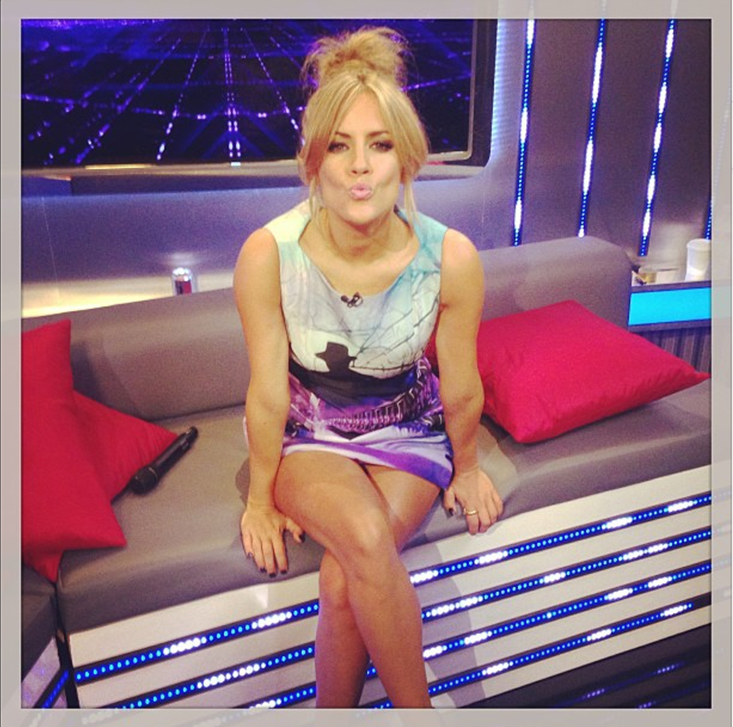 Caroline Flack wear Mary Katrantzou on The X Factor | Feathers Fashion